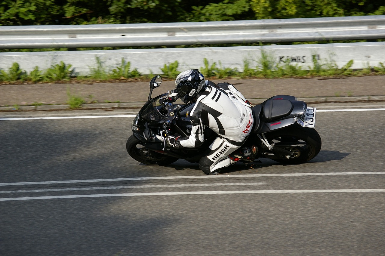 最新交警查摩托車致死事件深度解析及反思